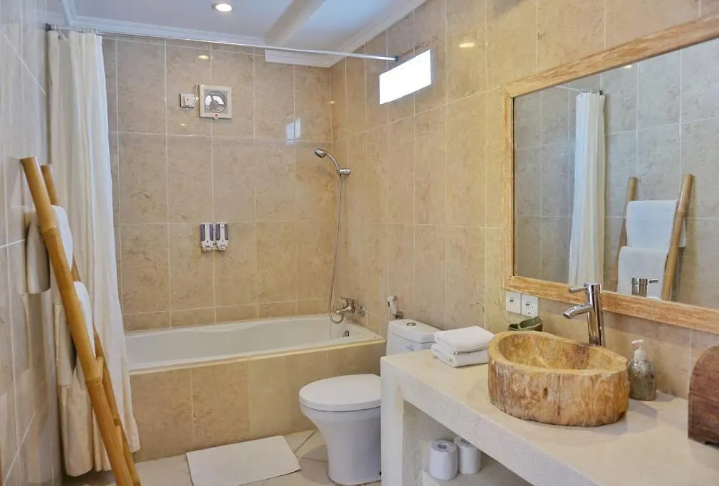 Villa T&J2 - Central Petitenget 2Br Villa, Walk To Beach Umalas