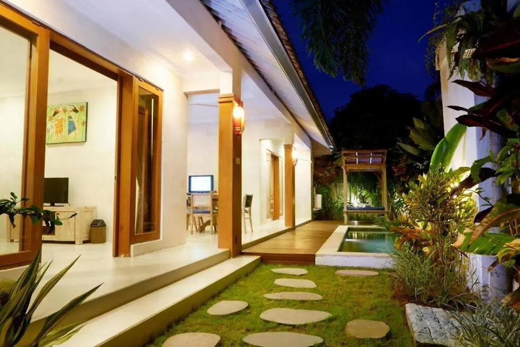 Villa T&J2 - Central Petitenget 2Br Villa, Walk To Beach Umalas